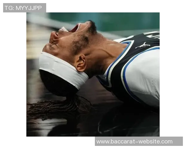 雄鹿主场遭遇惨败字母哥末节情绪激动深呼吸无奈摇头引发关注